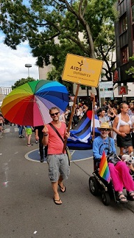 Fußgruppe der AIDS-Hilfe bei der Stuttgarter CSD-Politparade