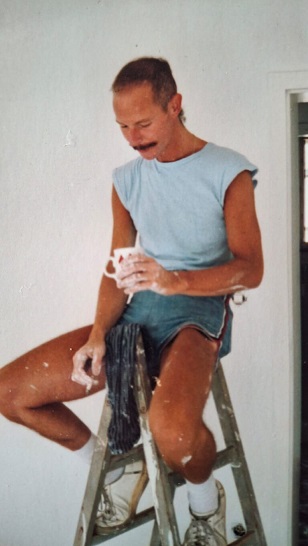 Abb.: Wilfried Winkler bei der Renovierung der Aids-Hilfe